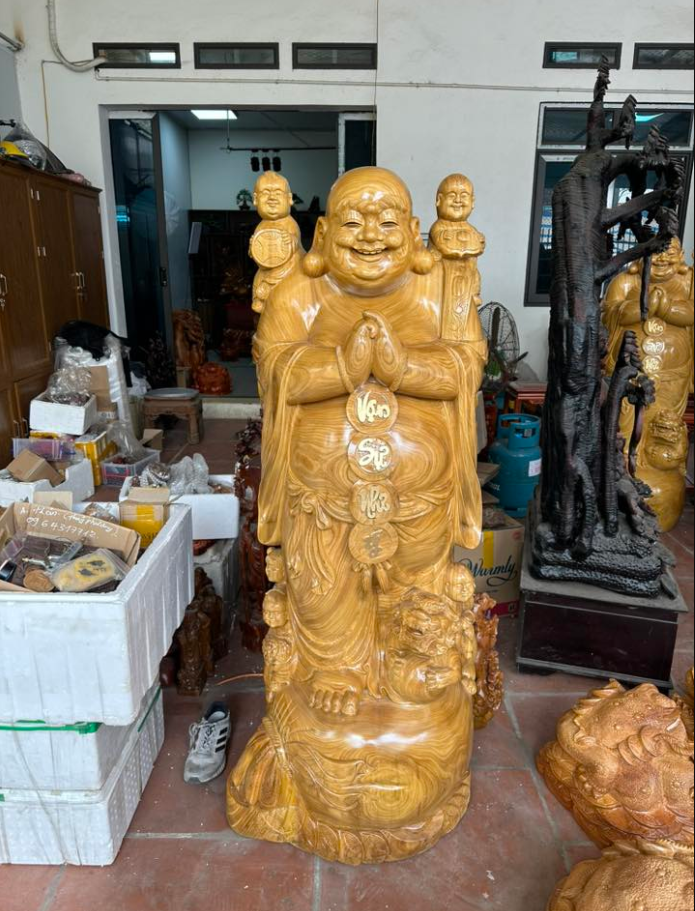 Tượng Phật Di Lặc đứng bao tiền